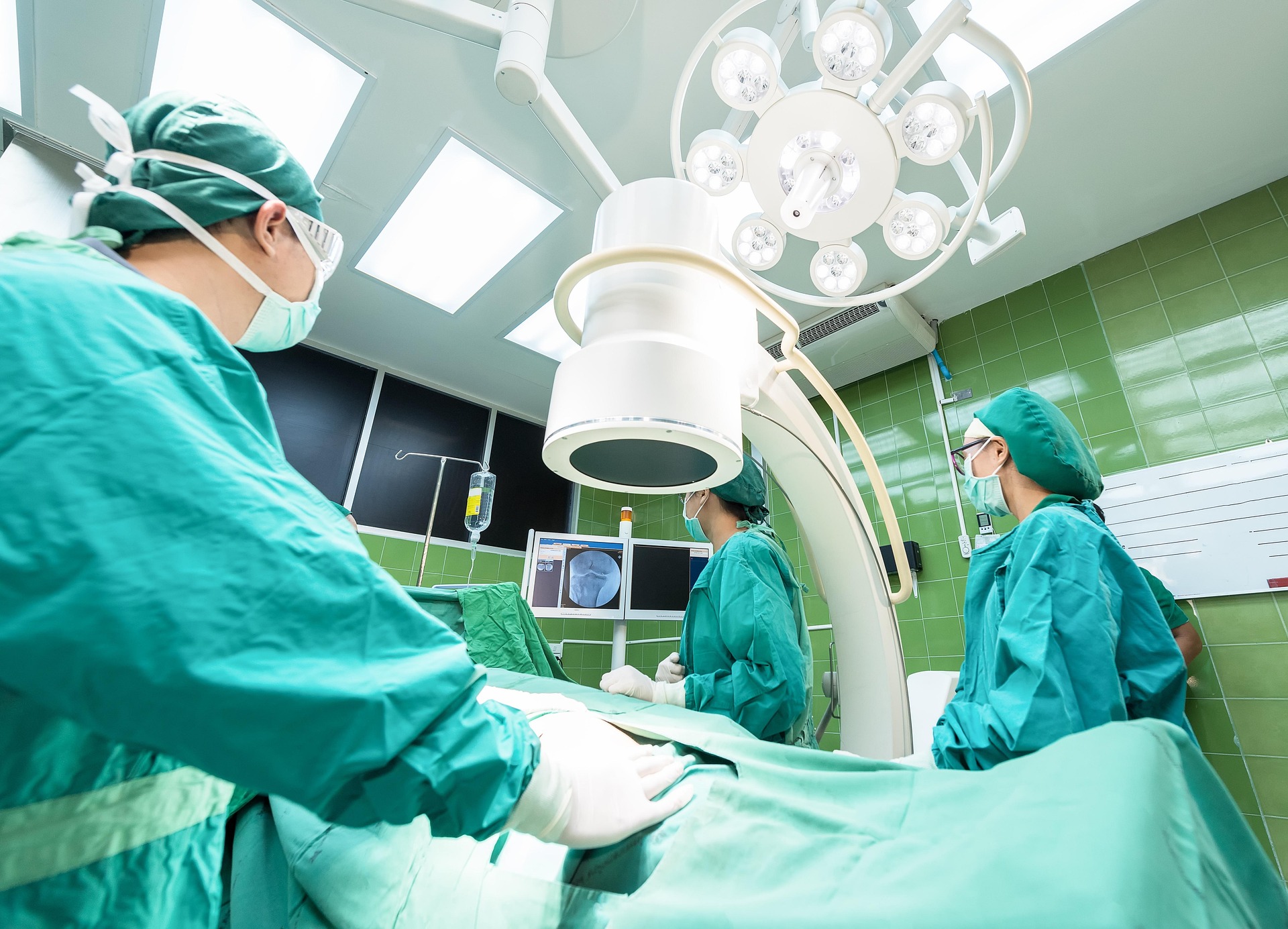 Iași: Medicii au operat cu succes o tumoră cerebrală uriașă