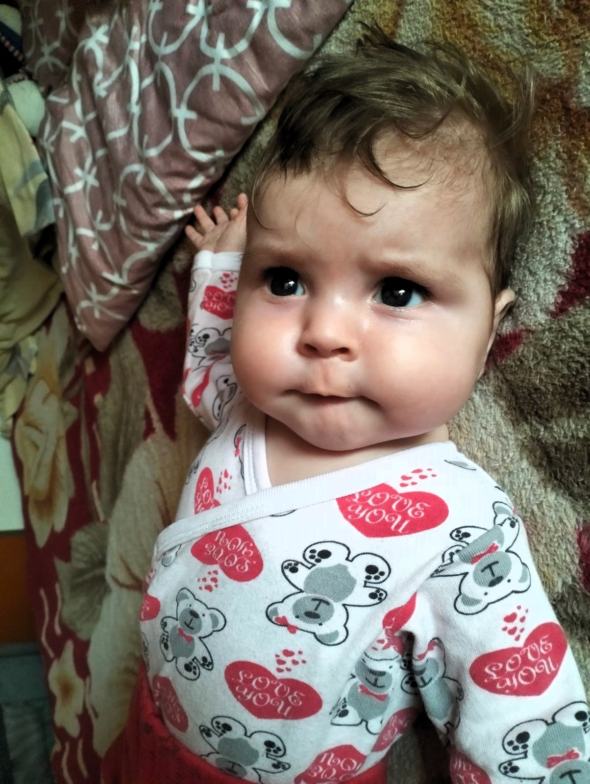 Mădălina trebuie operată ca să poată vedea lumea